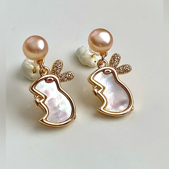 Hand Crafted Jewelry - E136-Handmade Champagne Freshwater Pearl Mother Of Pearl Bunny Earring